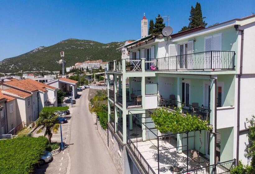 پانسیون Apartments & Rooms Leon