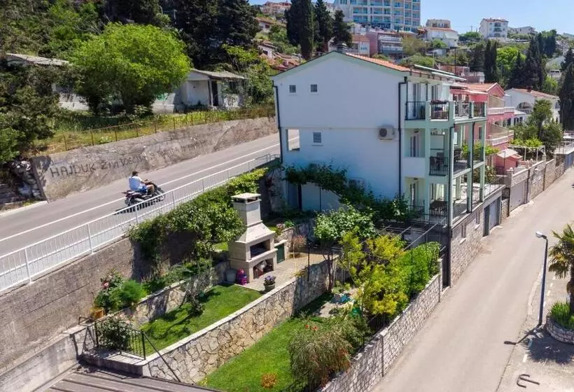 پانسیون Apartments & Rooms Leon