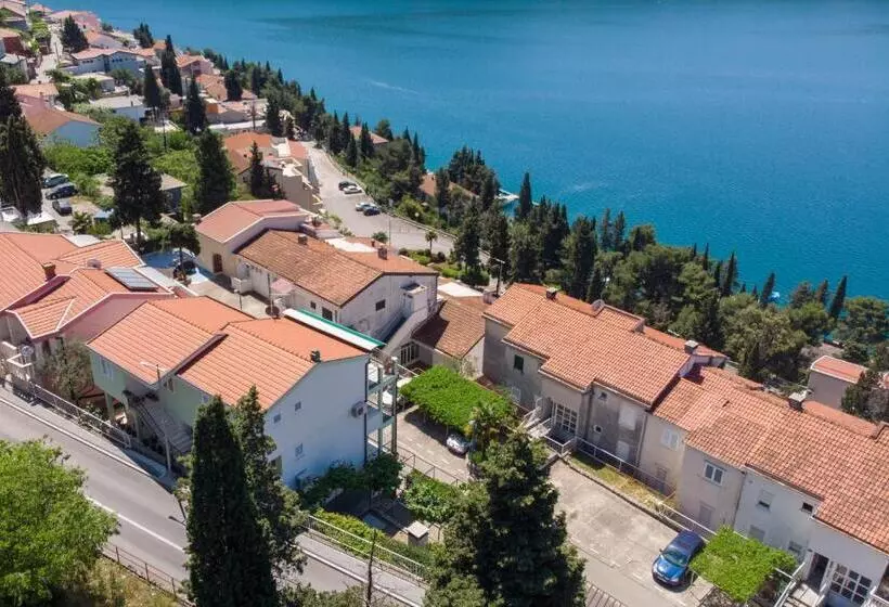 پانسیون Apartments & Rooms Leon