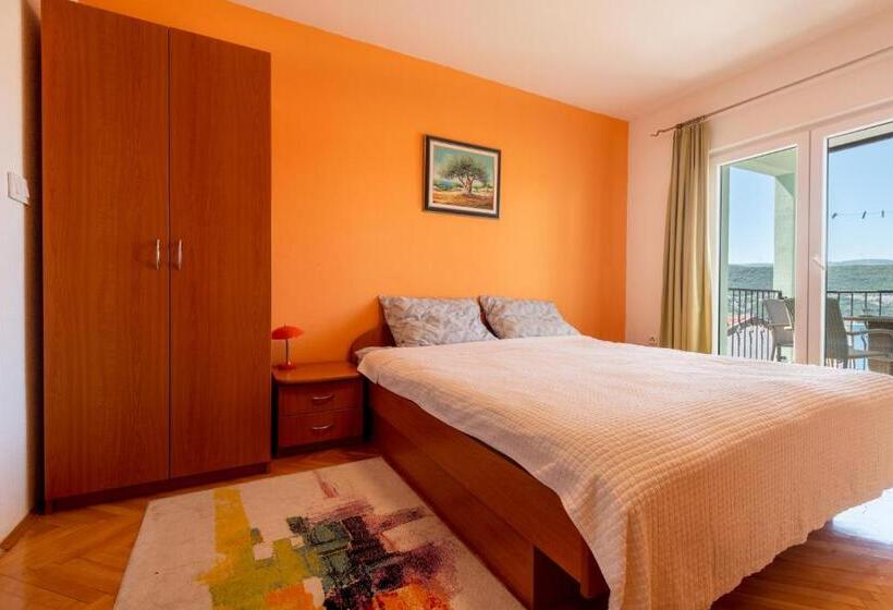 پانسیون Apartments & Rooms Leon