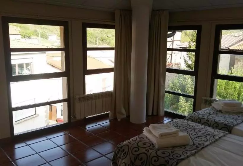 پانسیون Hostal Taberna La Villa