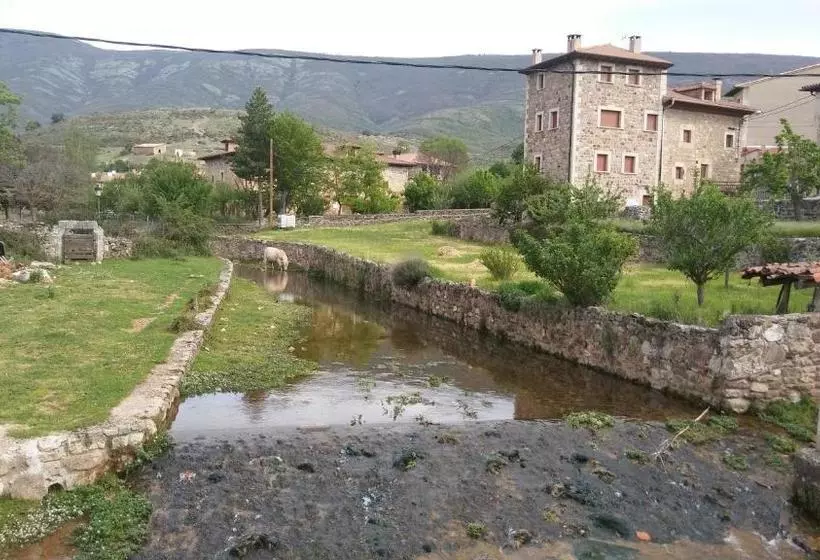 پانسیون Hostal Taberna La Villa