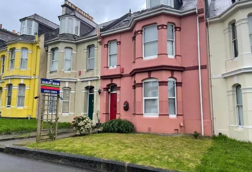 پانسیون The Barley House