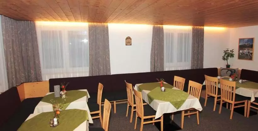 ペンション Haus Vilgrassa
