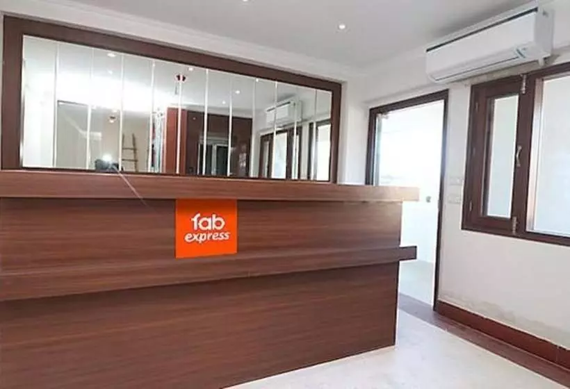 ホテル Fabexpress Central Plaza