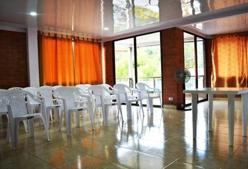 هاستل Hostal La Vega