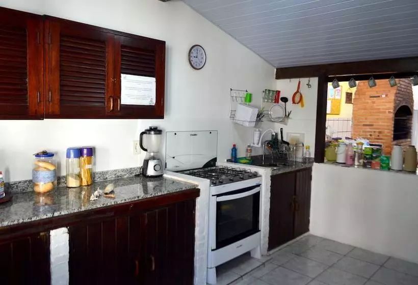 هتل Cabo Frio Fun Hostel