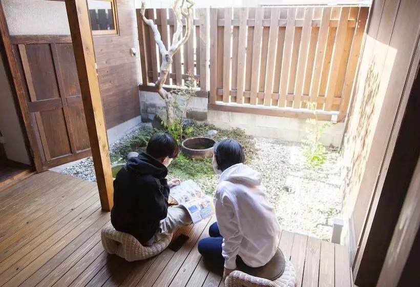 Retkeilymaja Fukuoka Guesthouse Ship