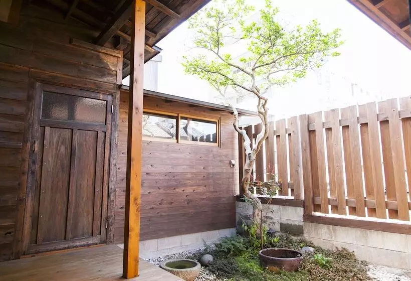 Retkeilymaja Fukuoka Guesthouse Ship