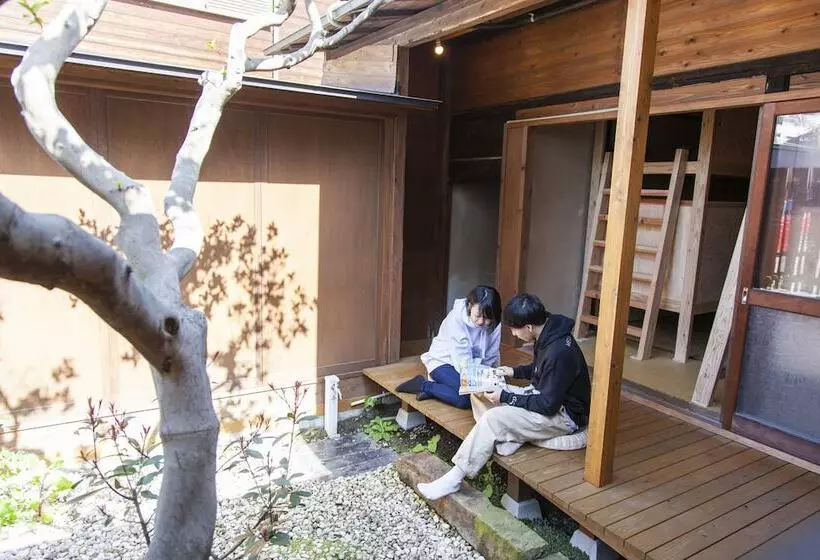 Retkeilymaja Fukuoka Guesthouse Ship