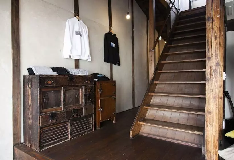 Retkeilymaja Fukuoka Guesthouse Ship