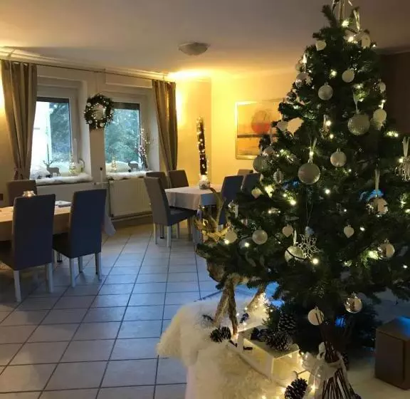 Aamiaismajoitus (B&B) Sirály Panzió Tópart