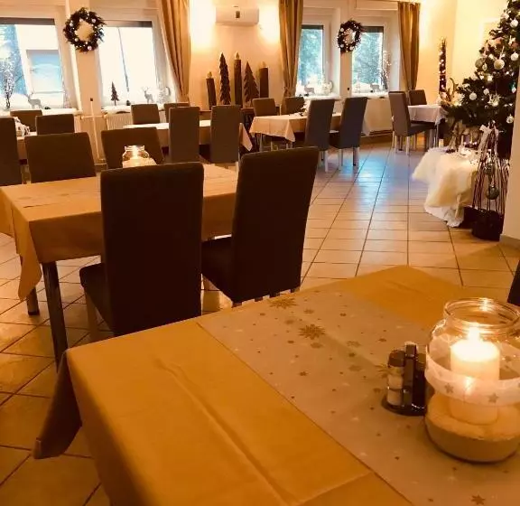 Aamiaismajoitus (B&B) Sirály Panzió Tópart