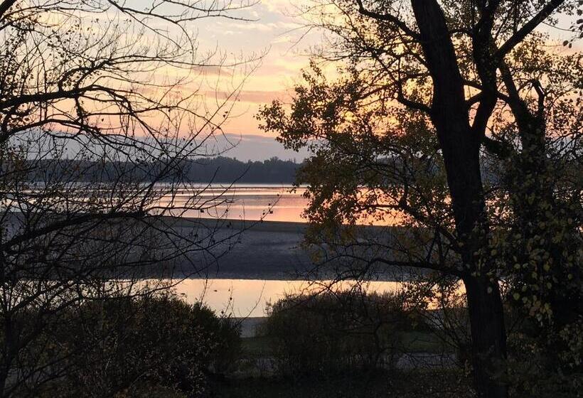 Bed and Breakfast Sirály Panzió Tópart