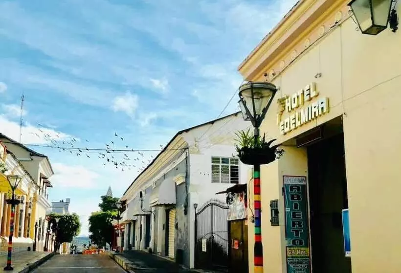 ホテル Edelmira