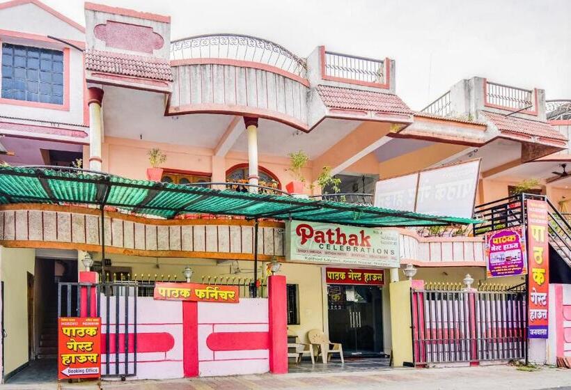 בית מלון כפרי Oyo 69787 Pathak Guest House