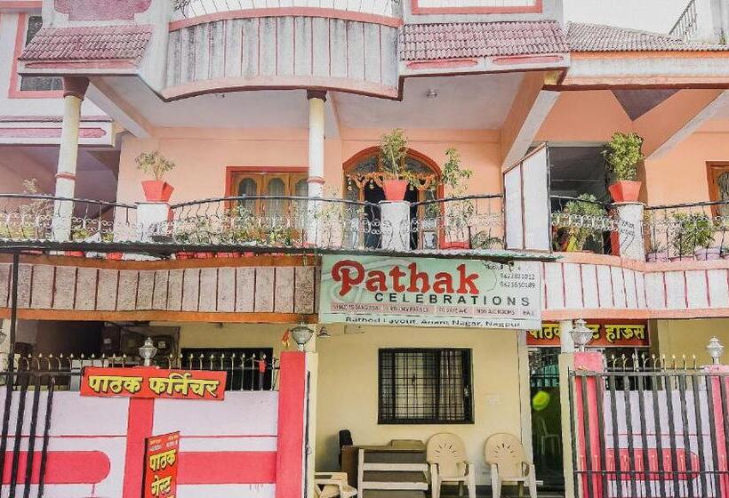 בית מלון כפרי Oyo 69787 Pathak Guest House