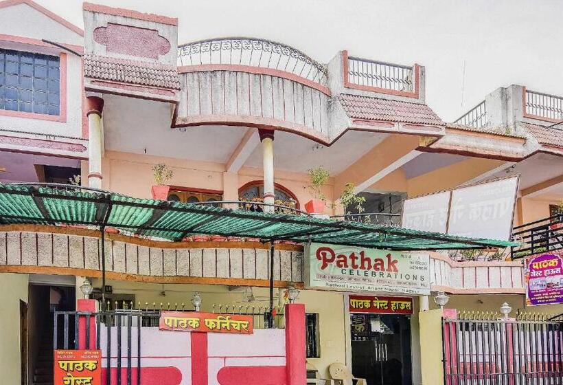 בית מלון כפרי Oyo 69787 Pathak Guest House