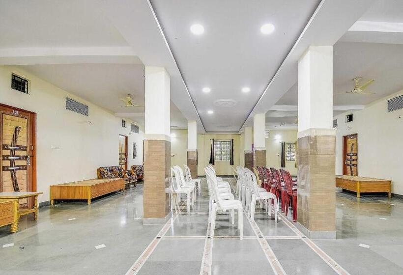 בית מלון כפרי Oyo 69787 Pathak Guest House