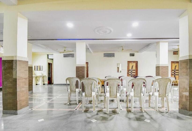 בית מלון כפרי Oyo 69787 Pathak Guest House