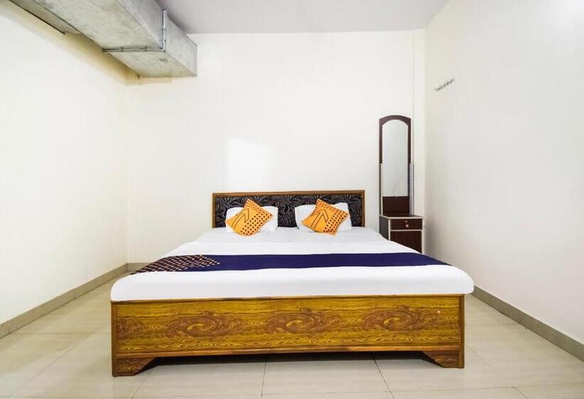 בית מלון כפרי Oyo 69787 Pathak Guest House