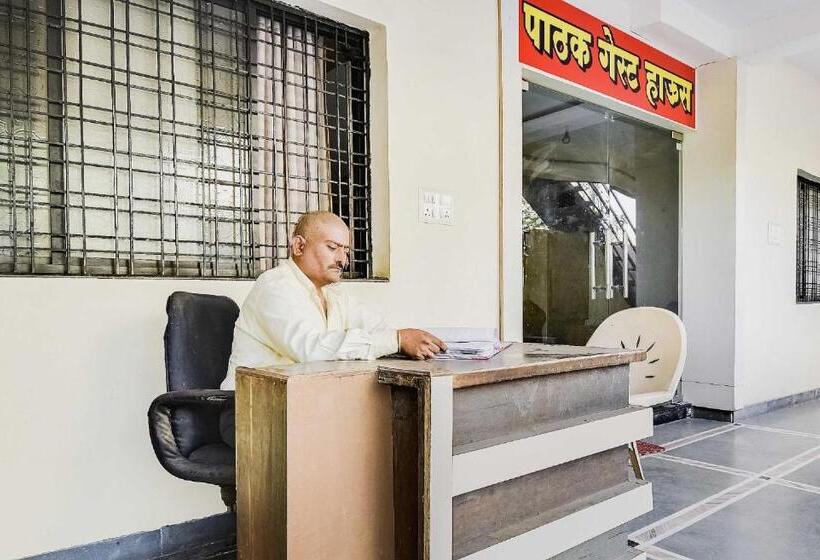 בית מלון כפרי Oyo 69787 Pathak Guest House