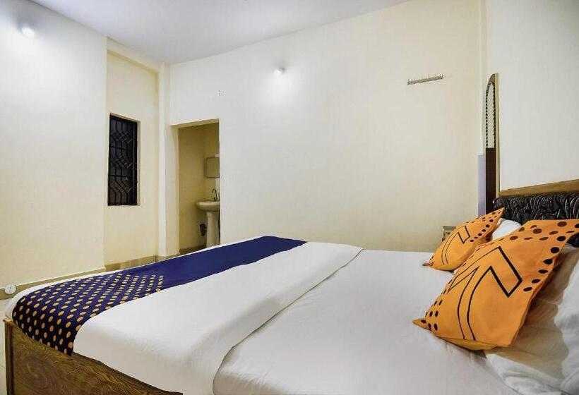 בית מלון כפרי Oyo 69787 Pathak Guest House