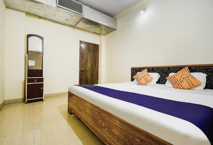 בית מלון כפרי Oyo 69787 Pathak Guest House