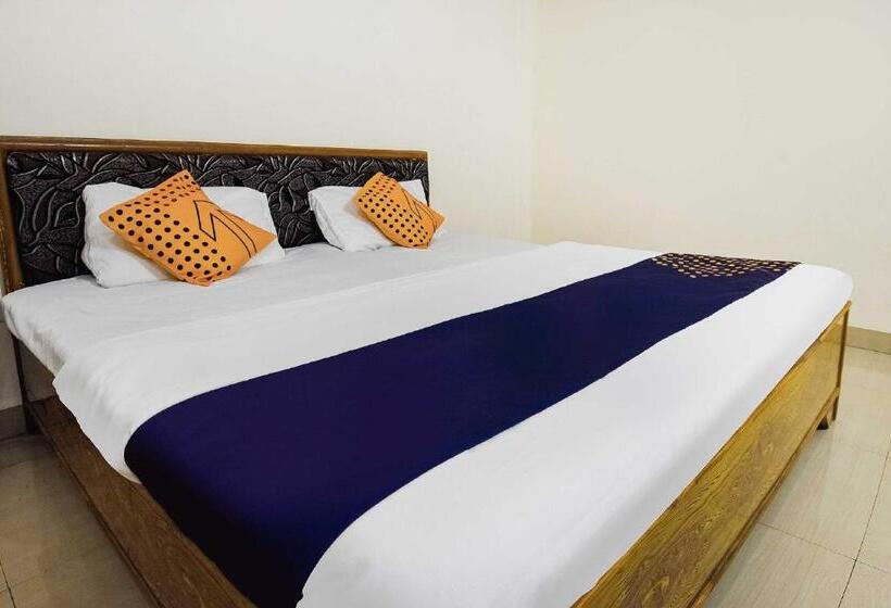 בית מלון כפרי Oyo 69787 Pathak Guest House