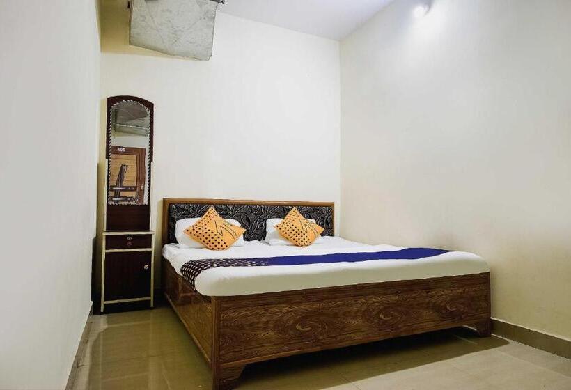 בית מלון כפרי Oyo 69787 Pathak Guest House