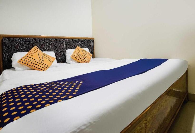 בית מלון כפרי Oyo 69787 Pathak Guest House