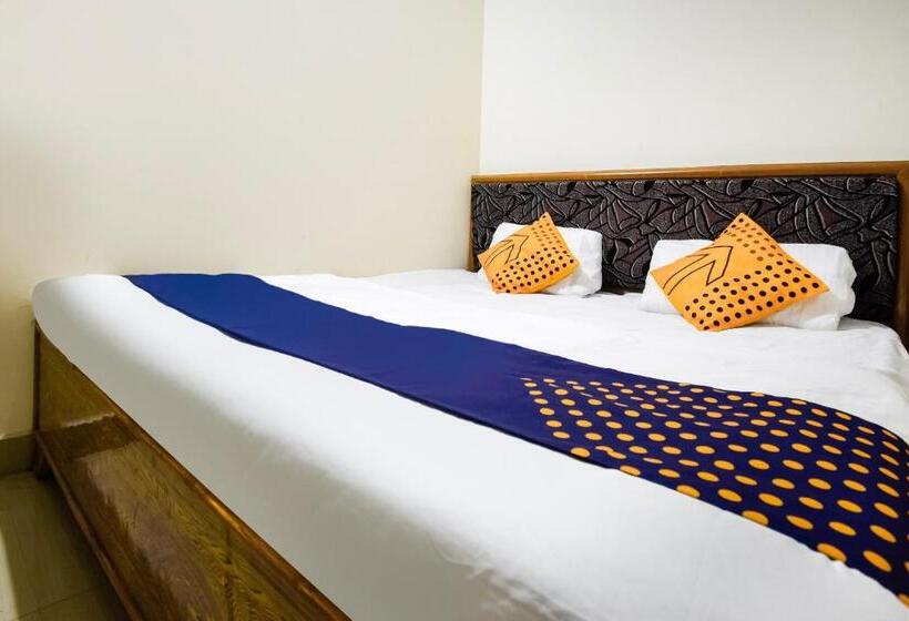 בית מלון כפרי Oyo 69787 Pathak Guest House