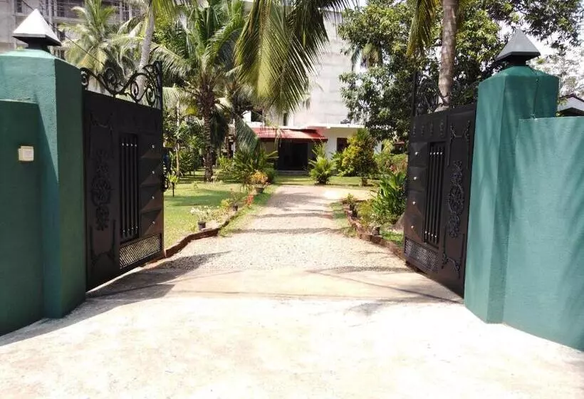 پانسیون Senu Beach Villa