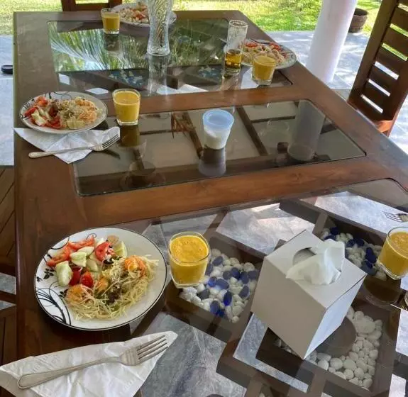 پانسیون Senu Beach Villa