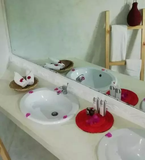 استراحتگاه Aquarius Club