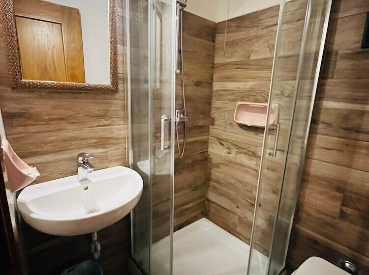 تختخواب و صبحانه San Luigi   Rooms & Apartments