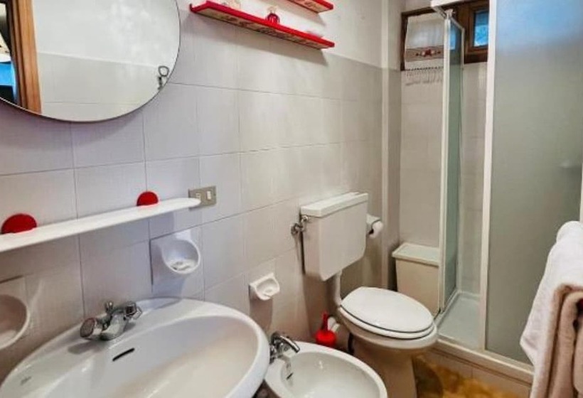 تختخواب و صبحانه San Luigi   Rooms & Apartments