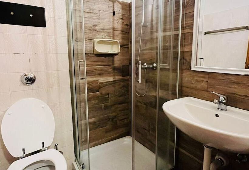 تختخواب و صبحانه San Luigi   Rooms & Apartments