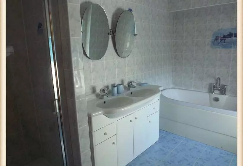 Aamiaismajoitus (B&B) Tarrel Farmhouse