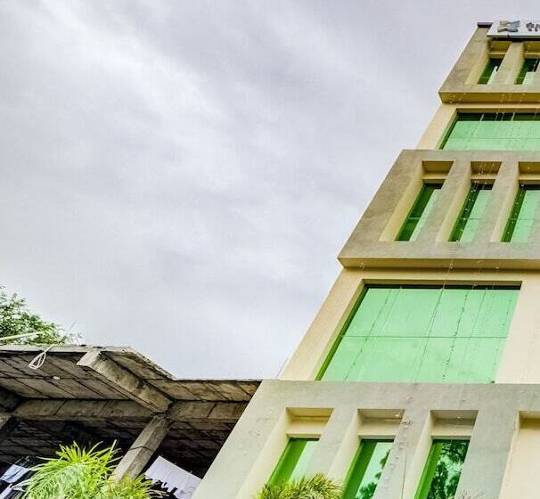 هتل Capital O 47601 Airport Palace