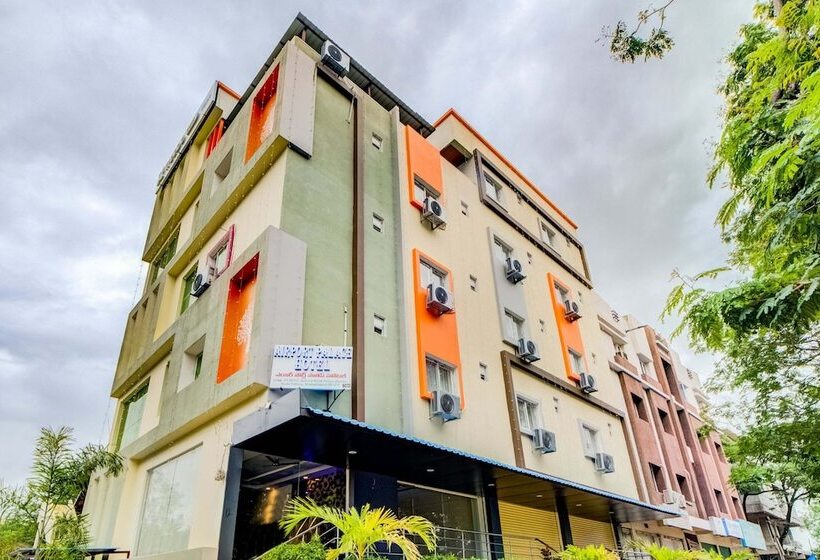 هتل Capital O 47601 Airport Palace