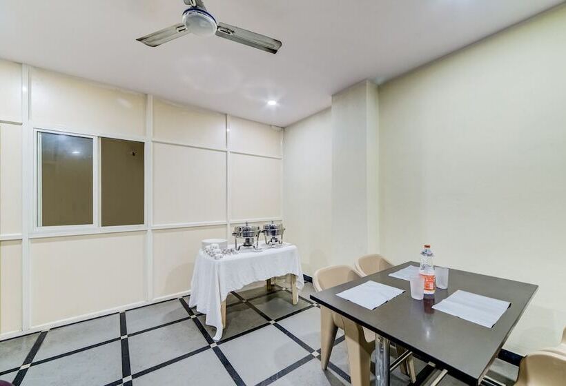 هتل Capital O 47601 Airport Palace