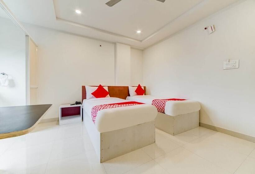 هتل Capital O 47601 Airport Palace