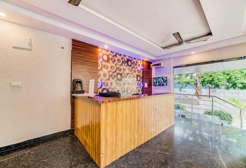 هتل Capital O 47601 Airport Palace