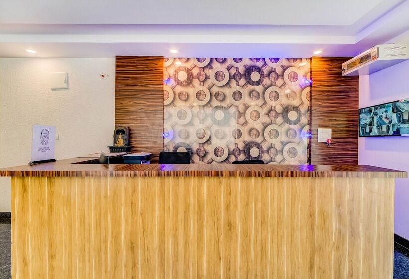 هتل Capital O 47601 Airport Palace