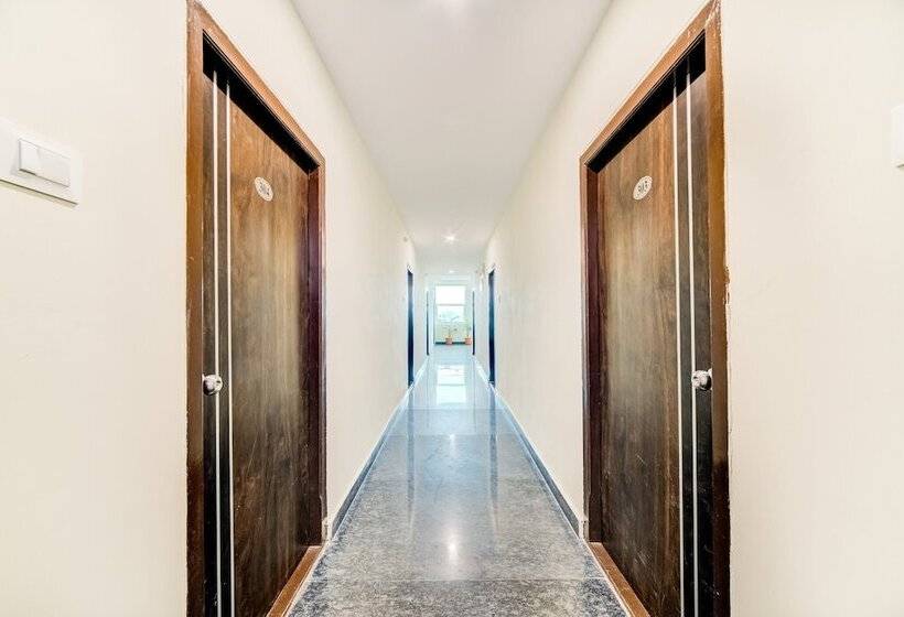 هتل Capital O 47601 Airport Palace