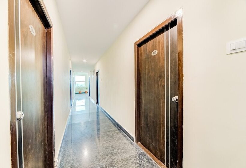 هتل Capital O 47601 Airport Palace