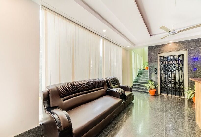 هتل Capital O 47601 Airport Palace