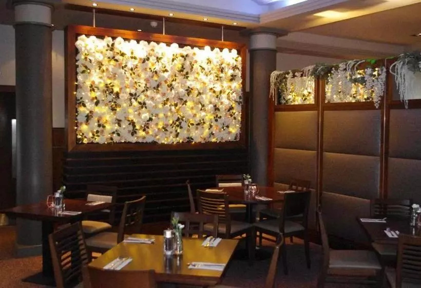 Retkeilymaja Fletcher's Restaurant Bar & Rooms