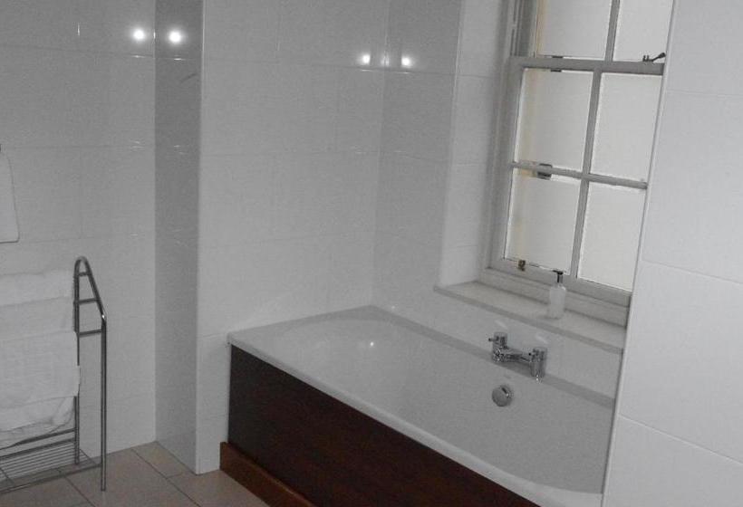 ユースホステル Fletcher's Restaurant Bar & Rooms